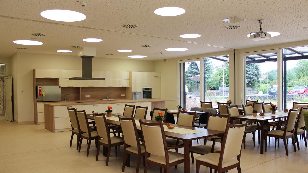 Canteen with kitchen and dining room in the modular care facility of the Hösbach senior citizens' home