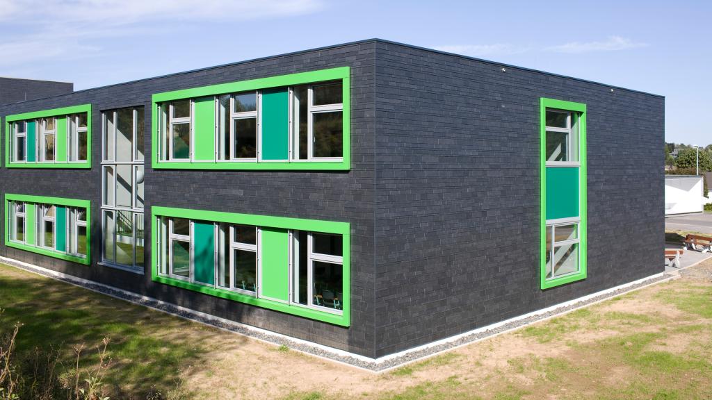 Schieferfassade des modularen Berufskolleg Wipperfürth 