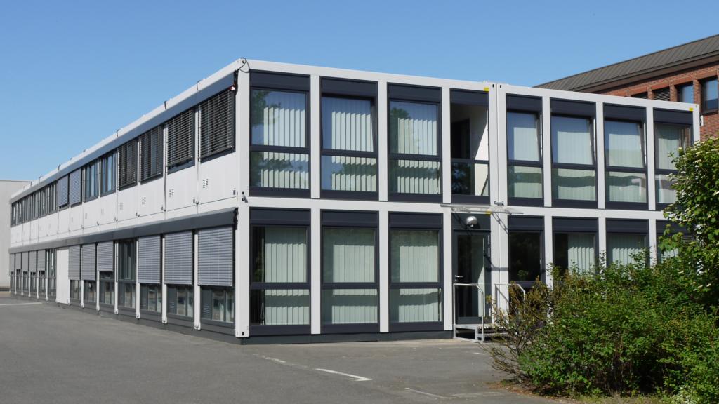 Office building in modular construction with glass front in Varel