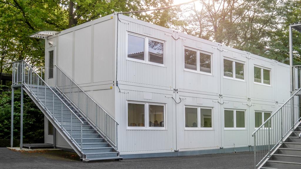 Zweistöckiges Bürogebäude aus Standard-Containermodulen