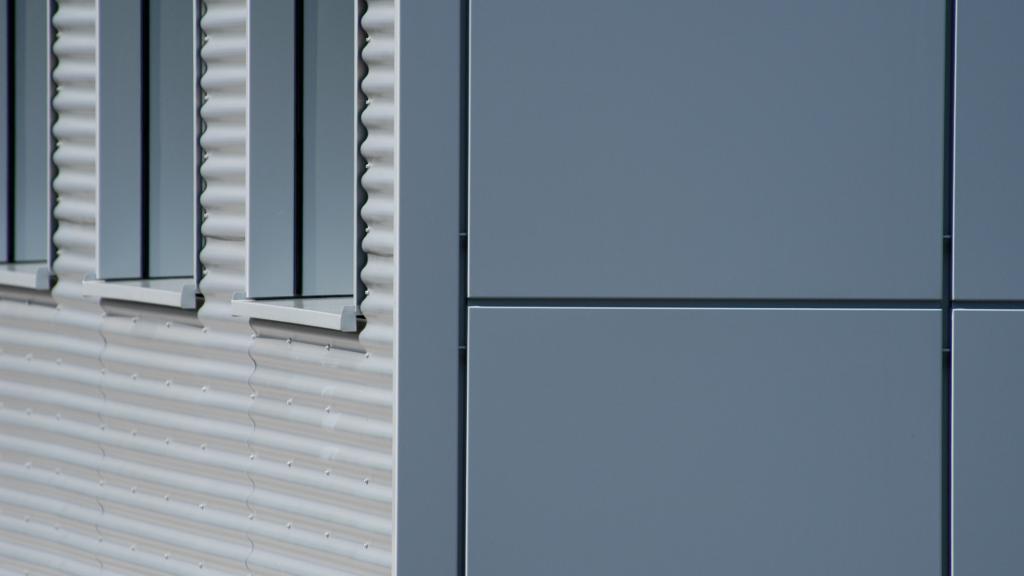 Detail view of the façade of the modular administration building of SÄBU Morsbach GmbH