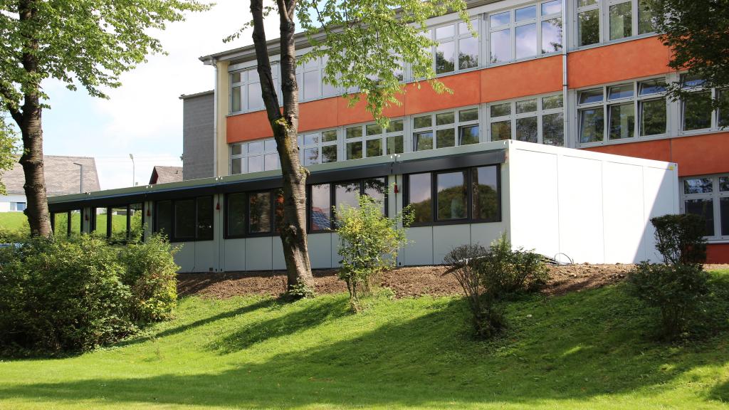 School building in system construction made of OPTILuxe containers